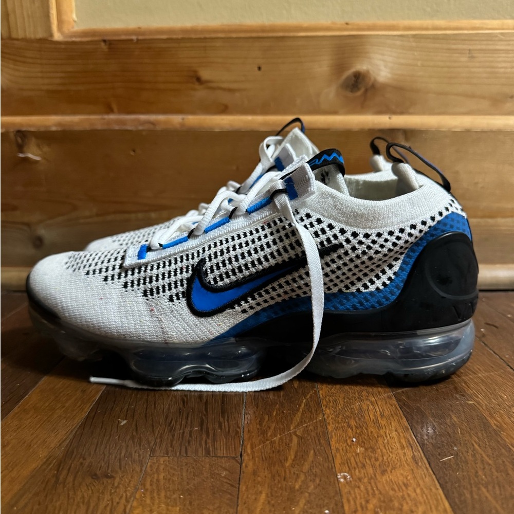 Women's Nike air max great condition sneakers size boys 7 fits a Women's 8-8.5